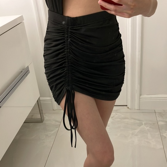 SEXY BLACK RUCHED MINI DRESS đź–¤ - Picture 3 of 5